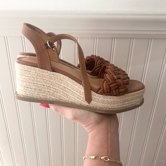 Shoes - Size 6 Tan Brown Woven Wedge Strap Sandals